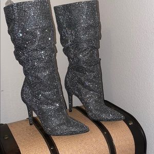 Jessica Simpson silver pull on boots! Size 6.5.